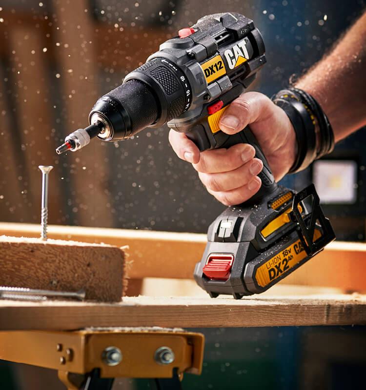 CAT DX12 18Volt/2.0Ah Li-ion Çift Akülü Kömürsüz Profesyonel Şarjlı Darbeli Matkap - . Görsel