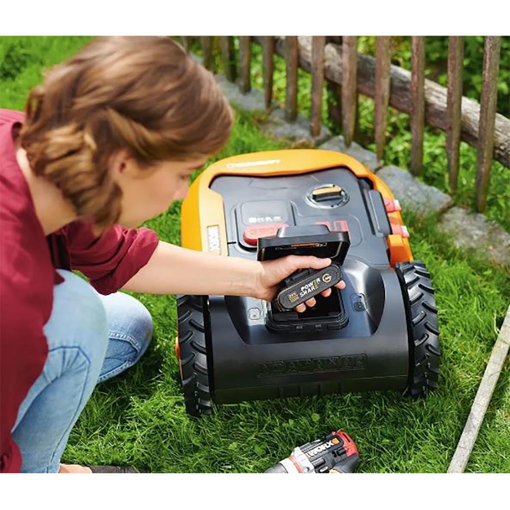 WORX WR147E.1 20Volt 4.0Ah. 20CM LANDROID Tam Otonom Kömürsüz Çim Biçme Robotu - . Görsel